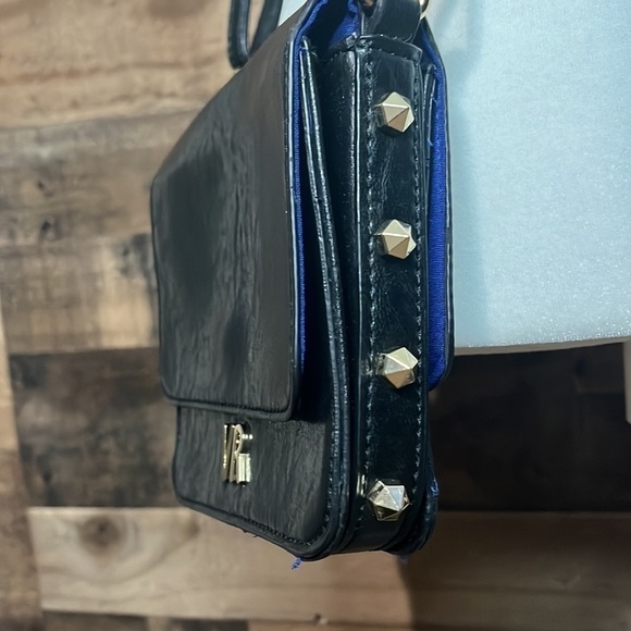 Vr Black Crossbody Bag Adjustable Straps Gold Tone Spikes - Picture 3 of 13